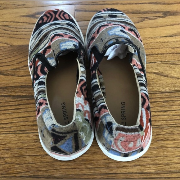 Call It Spring JCPenney Multicolor Tribal Print Fabric Slide On Sneakers Sz. 8 - Picture 4 of 7